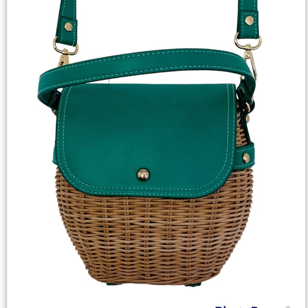 TOMMY BAHAMA BUCKET BAG WOVEN GREEN WICKER CROSSBODY STATEMENT REMOVABLE STRAP